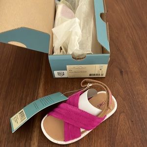 NEW WITH TAGS AND BOX!!Toms toddler sandal Size 5 in berry